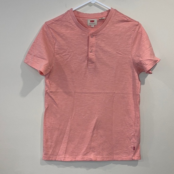 Levi’s Top🔥 - Picture 1 of 3